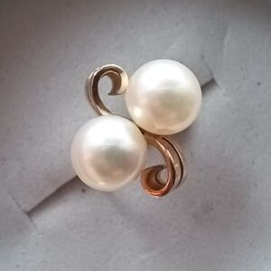 SINGLE Elegant Pearl and Gold Women's Scre Back Earring